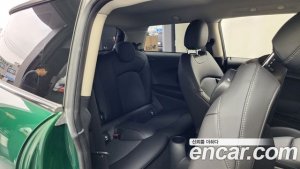 Mini Cooper DEFAULT 2021 года из Южной Кореи