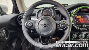 Mini Cooper DEFAULT 2021 года из Южной Кореи