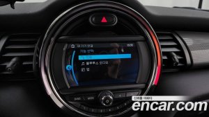 Mini Cooper DEFAULT 2021 года из Южной Кореи