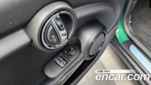 Mini Cooper DEFAULT 2021 года из Южной Кореи