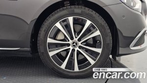 Mercedes-Benz E-Class E300e 4MATIC Exclusive 2021 года из Южной Кореи
