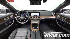 Mercedes-Benz E-Class E300e 4MATIC Exclusive 2021 года из Южной Кореи