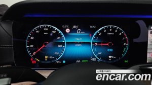 Mercedes-Benz E-Class E300e 4MATIC Exclusive 2021 года из Южной Кореи