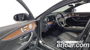 Mercedes-Benz E-Class E300e 4MATIC Exclusive 2021 года из Южной Кореи