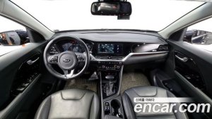 Kia Niro 1.6 HEV 2020 года из Южной Кореи