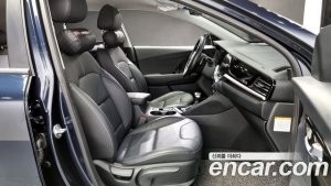 Kia Niro 1.6 HEV 2020 года из Южной Кореи