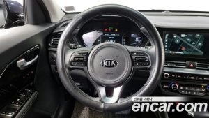 Kia Niro 1.6 HEV 2020 года из Южной Кореи