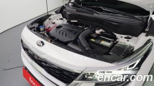 Kia Seltos Дизель 1.6 2WD 2022 года из Южной Кореи