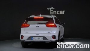 Kia Niro 1.6 HEV 2021 года из Южной Кореи