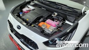 Kia Niro 1.6 HEV 2021 года из Южной Кореи