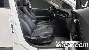 Kia Niro 1.6 HEV 2021 года из Южной Кореи