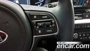 Kia Niro 1.6 HEV 2021 года из Южной Кореи