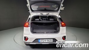 Kia Niro 1.6 HEV 2021 года из Южной Кореи