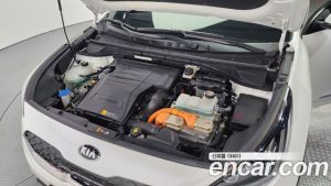 Kia Niro 1.6 HEV 2020 года из Южной Кореи