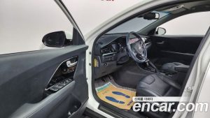 Kia Niro 1.6 HEV 2020 года из Южной Кореи