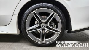 Mercedes-Benz CLS-Class CLS300d AMG Line 2020 года из Южной Кореи