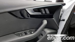 Audi A4 45 TFSI 4WD Premium 2021 года из Южной Кореи