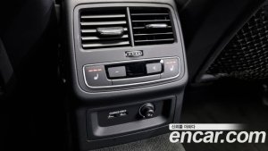 Audi A4 45 TFSI 4WD Premium 2021 года из Южной Кореи