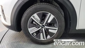 Kia Niro 1.6 HEV 2020 года из Южной Кореи