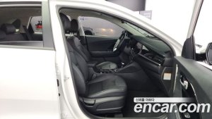 Kia Niro 1.6 HEV 2020 года из Южной Кореи