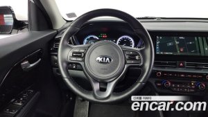 Kia Niro 1.6 HEV 2020 года из Южной Кореи