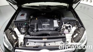 Mercedes-Benz GLC-Class GLC300e 4MATIC 2021 года из Южной Кореи