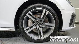 Audi A4 45 TFSI 4WD Premium 2021 года из Южной Кореи