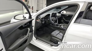 Audi A4 45 TFSI 4WD Premium 2021 года из Южной Кореи