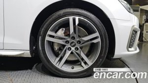 Audi A4 45 TFSI 4WD Premium 2021 года из Южной Кореи