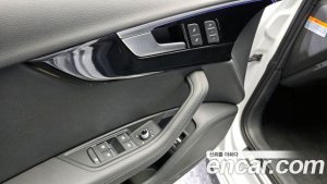 Audi A4 45 TFSI 4WD Premium 2021 года из Южной Кореи