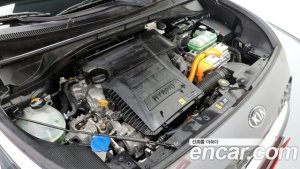 Kia Niro 1.6 HEV 2020 года из Южной Кореи