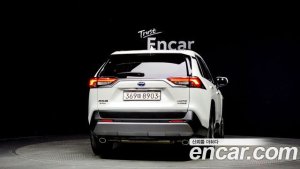 Toyota RAV4 2.5 4WD HYBRID 2021 года из Южной Кореи