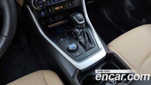 Toyota RAV4 2.5 4WD HYBRID 2021 года из Южной Кореи