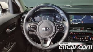 Kia Niro 1.6 HEV 2020 года из Южной Кореи