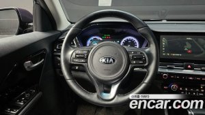 Kia Niro 1.6 HEV 2020 года из Южной Кореи
