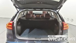 Kia Niro 1.6 HEV 2021 года из Южной Кореи