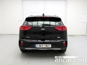 Kia Niro 1.6 HEV 2020 года из Южной Кореи