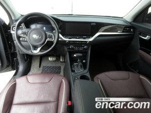 Kia Niro 1.6 HEV 2020 года из Южной Кореи