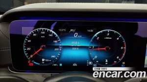 Mercedes-Benz E-Class E220d 4MATIC AMG Line 2021 года из Южной Кореи