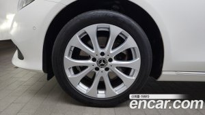Mercedes-Benz E-Class E220d 4MATIC Exclusive 2020 года из Южной Кореи