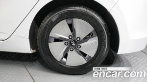 Hyundai Ioniq 1.6 HEV 2020 года из Южной Кореи