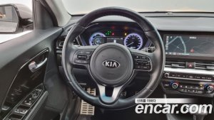 Kia Niro 1.6 HEV 2020 года из Южной Кореи