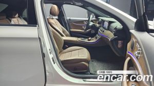 Mercedes-Benz E-Class E220d 4MATIC Exclusive 2021 года из Южной Кореи