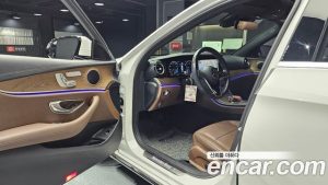 Mercedes-Benz E-Class E220d 4MATIC Exclusive 2021 года из Южной Кореи