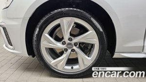 Audi A4 40 TFSI Premium 2021 года из Южной Кореи