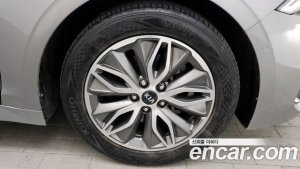 Kia K5 Signature 2021 года из Южной Кореи