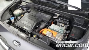 Kia Niro 1.6 HEV 2020 года из Южной Кореи