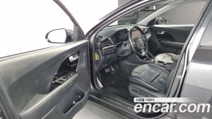 Kia Niro 1.6 HEV 2020 года из Южной Кореи