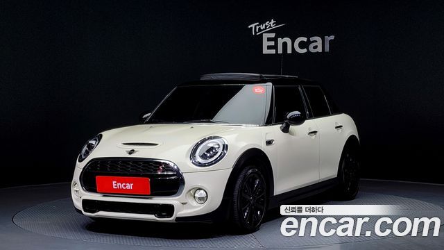 Mini Cooper 5Door DEFAULT 2019 года из Кореи