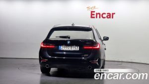 BMW 3-Series 320i Touring Luxury 2021 года из Южной Кореи